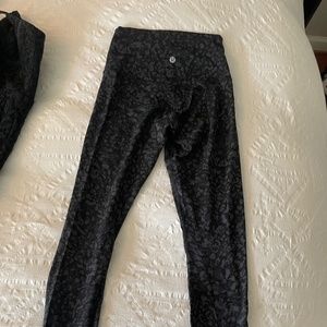 Lululemon size 4 align print leggings